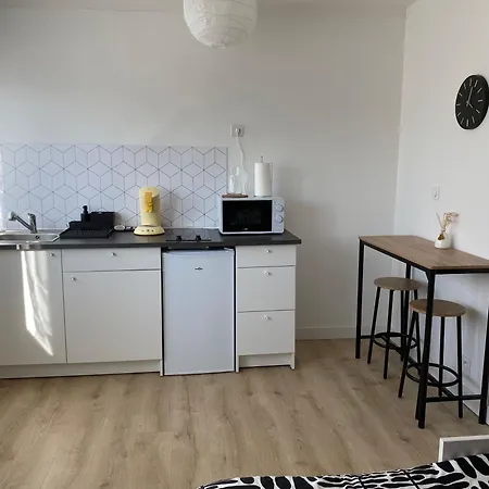 Optimise Et Lumineux - Sanitaires Partages - Tres Proche Commerces Apartment